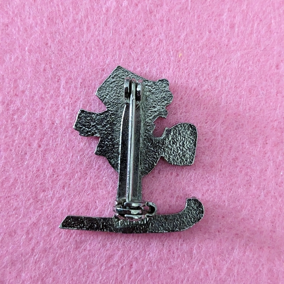 Vintage Andy Capp on Skis Pin - 1960s or 1970s - Picture 2 of 4